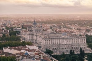 Madrid: Private Walking Tour & Photo Shoot