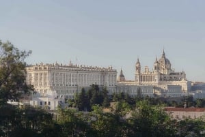 Madrid: Private Walking Tour & Photo Shoot