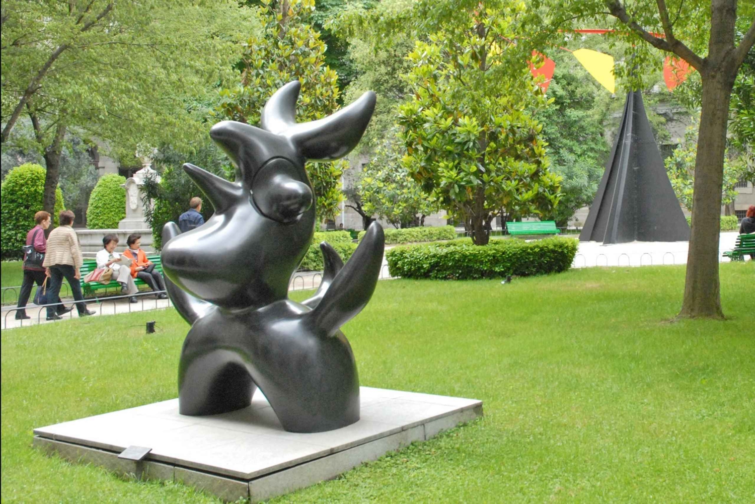 Madrid: Reina Sofia Museum Private Tour with Skip-the-Line