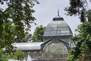 Madrid: Retiro Park Guided Tour with a Photographer