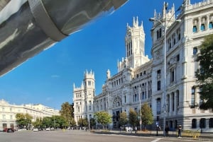 Madrid: Retro City Tour - old town and modern Madrid