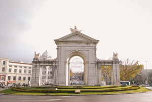 Madrid Retro Tour 120 min, gamlebyen, det moderne Madrid + overraskelsesdestinasjon