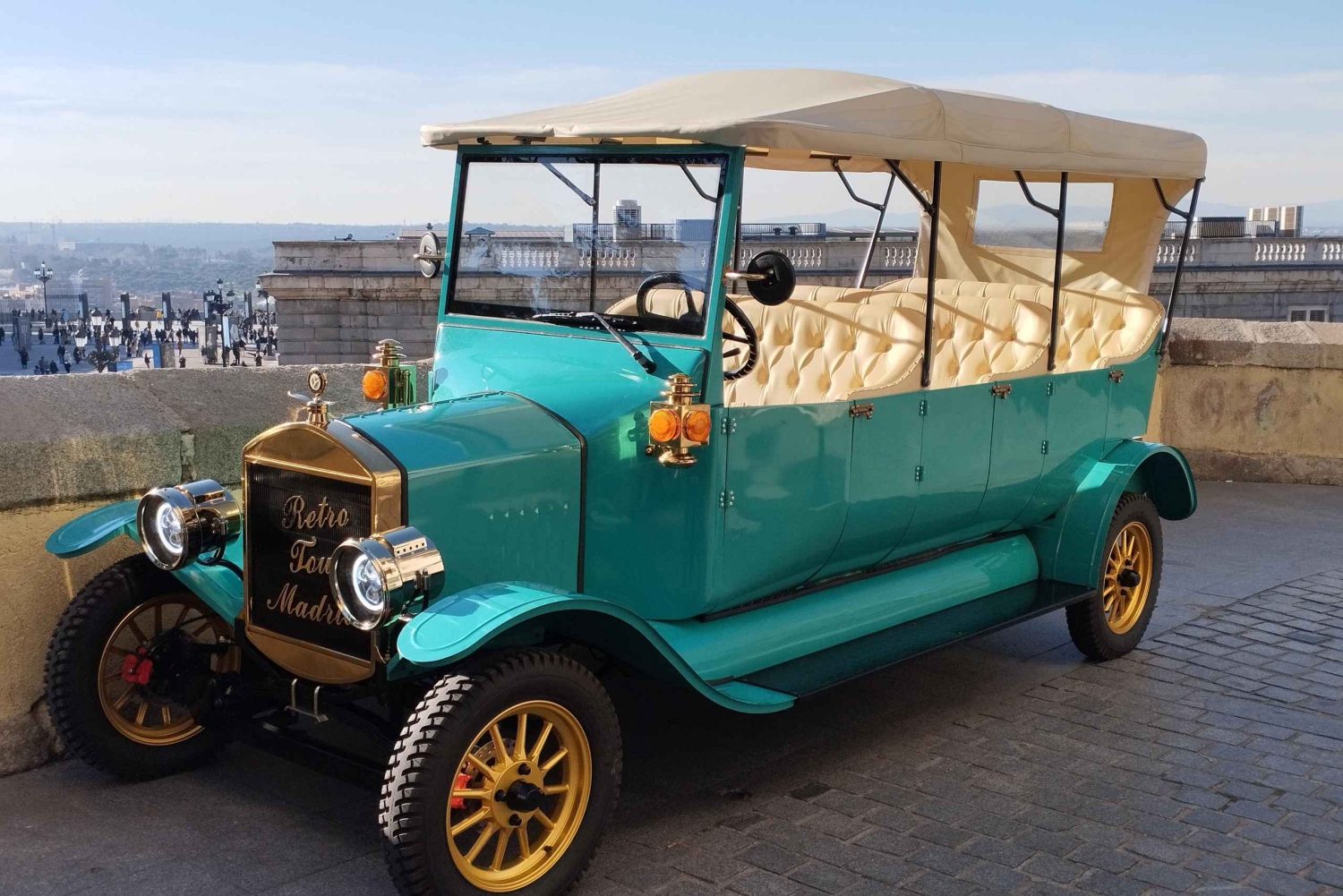 Madrid Retro Tour - 90 min - heart of the city and also modern Madrid.