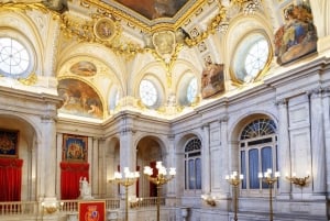 Madrid: Royal Palace Entry Ticket & In-app Tour