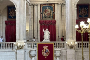 Madrid: tour guidato del Palazzo Reale con biglietto d'ingresso