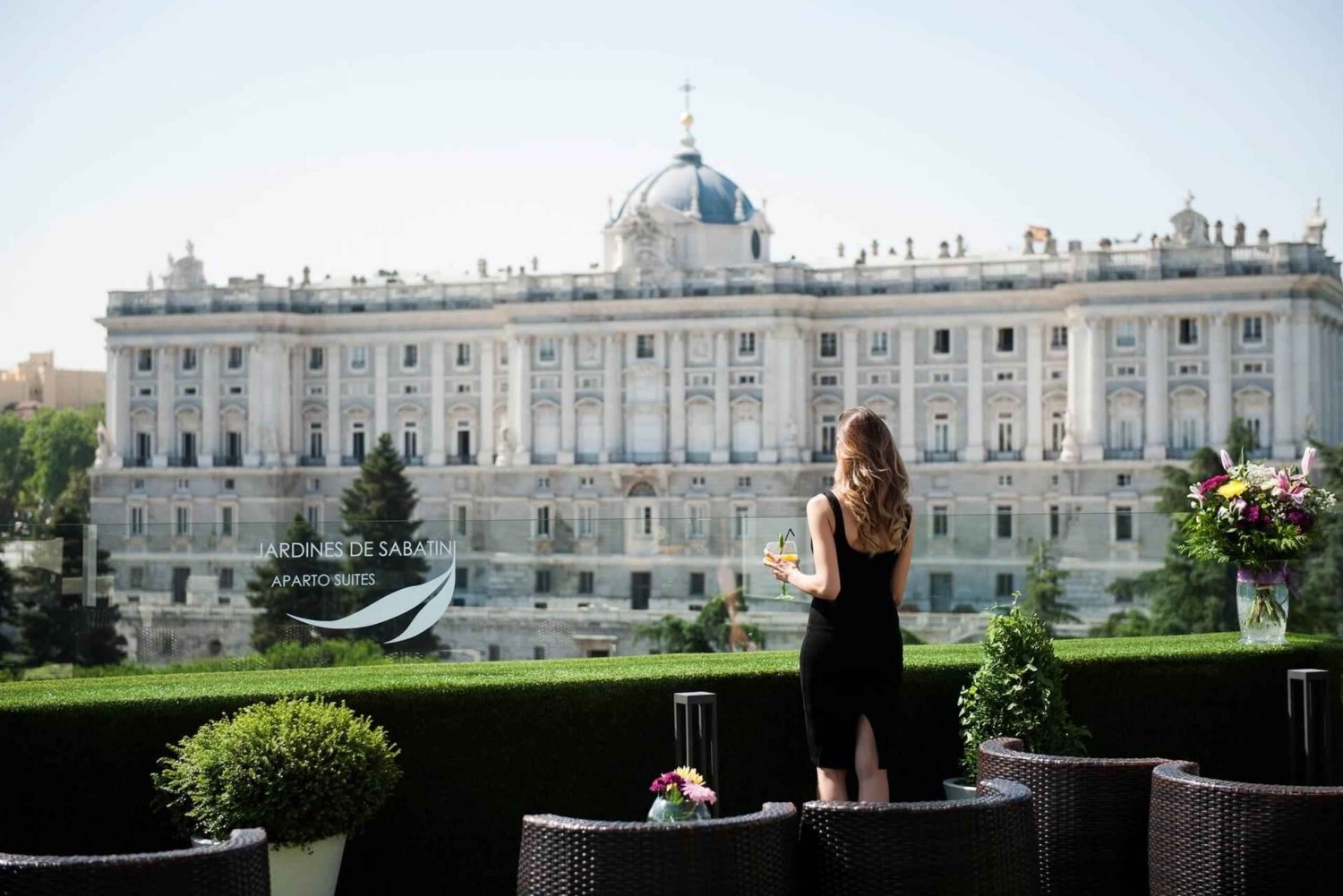Madrid: Royal Palace Small Group Guided Tour & Wine Tasting