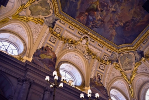 Madrid: Kleingruppentour mit Führung durch den Königspalast und Weinverkostung