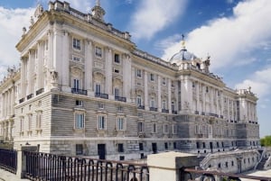 Madrid: Kleingruppentour mit Führung durch den Königspalast und Weinverkostung