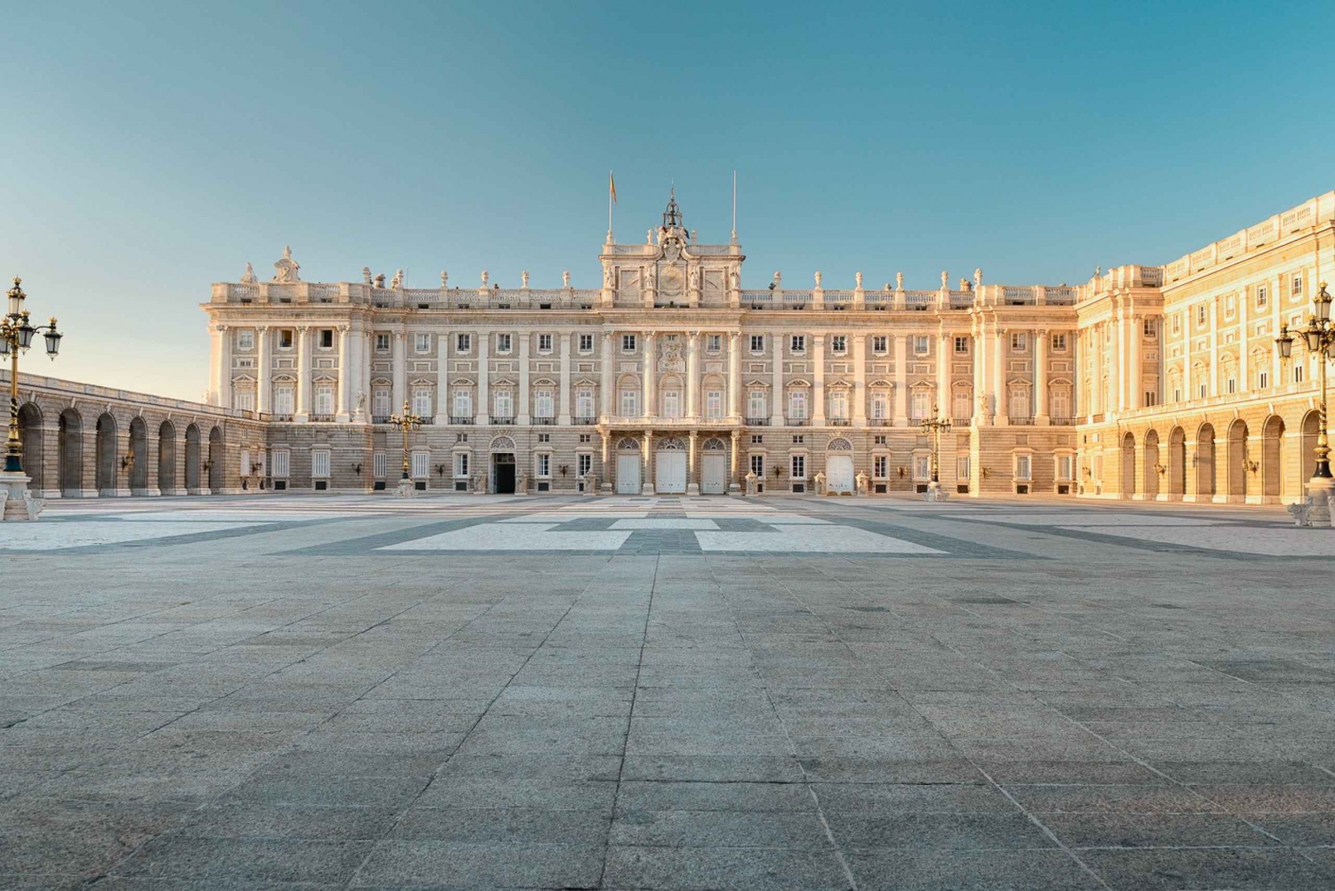 Madrid: Kungliga palatset guidad tur med biljett för att hoppa över linjen