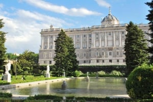 Madrid: Guidet rundvisning i kongepaladset med billet til at springe køen over