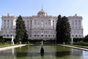 Madrid: Kungliga palatset guidad tur med biljett för att hoppa över linjen