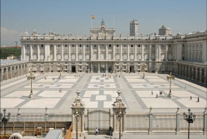 Madrid: Kuninkaallinen palatsi Opastettu kierros Skip-the-line lipun kanssa