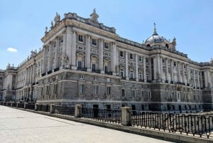 Madrid: Tour guidato del Palazzo Reale con salto della fila
