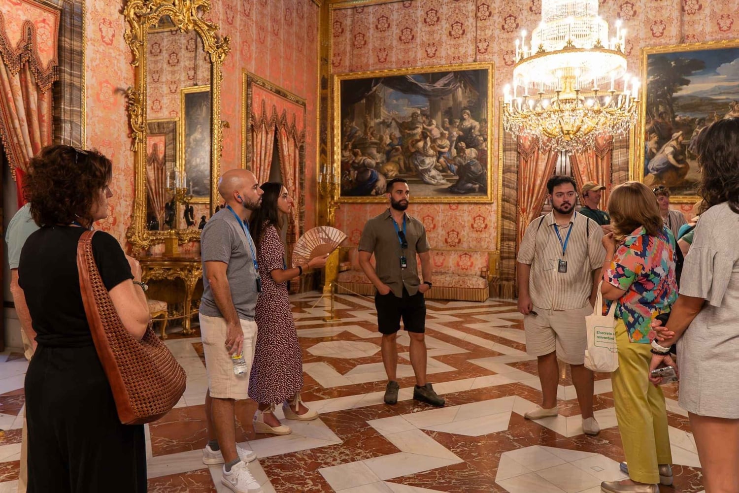 Madrid: rondleiding in kleine groep door het Koninklijk Paleis & wijnproeverij