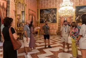Madrid: rondleiding in kleine groep door het Koninklijk Paleis & wijnproeverij