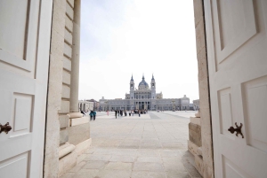 Madrid: Königspalast-Tour, Flamenco-Show und Tapas mit Getränk