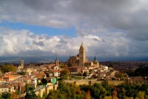 Da Madrid: Tour fuori città con i punti salienti di Segovia e Ávila