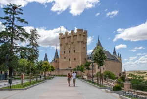 Madrid: Segovia & Ávila heldag med Alcázar- och murbiljetter
