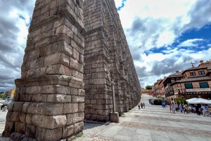 Madrid: Segovia & Ávila heldag med Alcázar- och murbiljetter