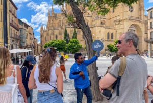 Madrid: Segovia & Ávila heldag med Alcázar- och murbiljetter