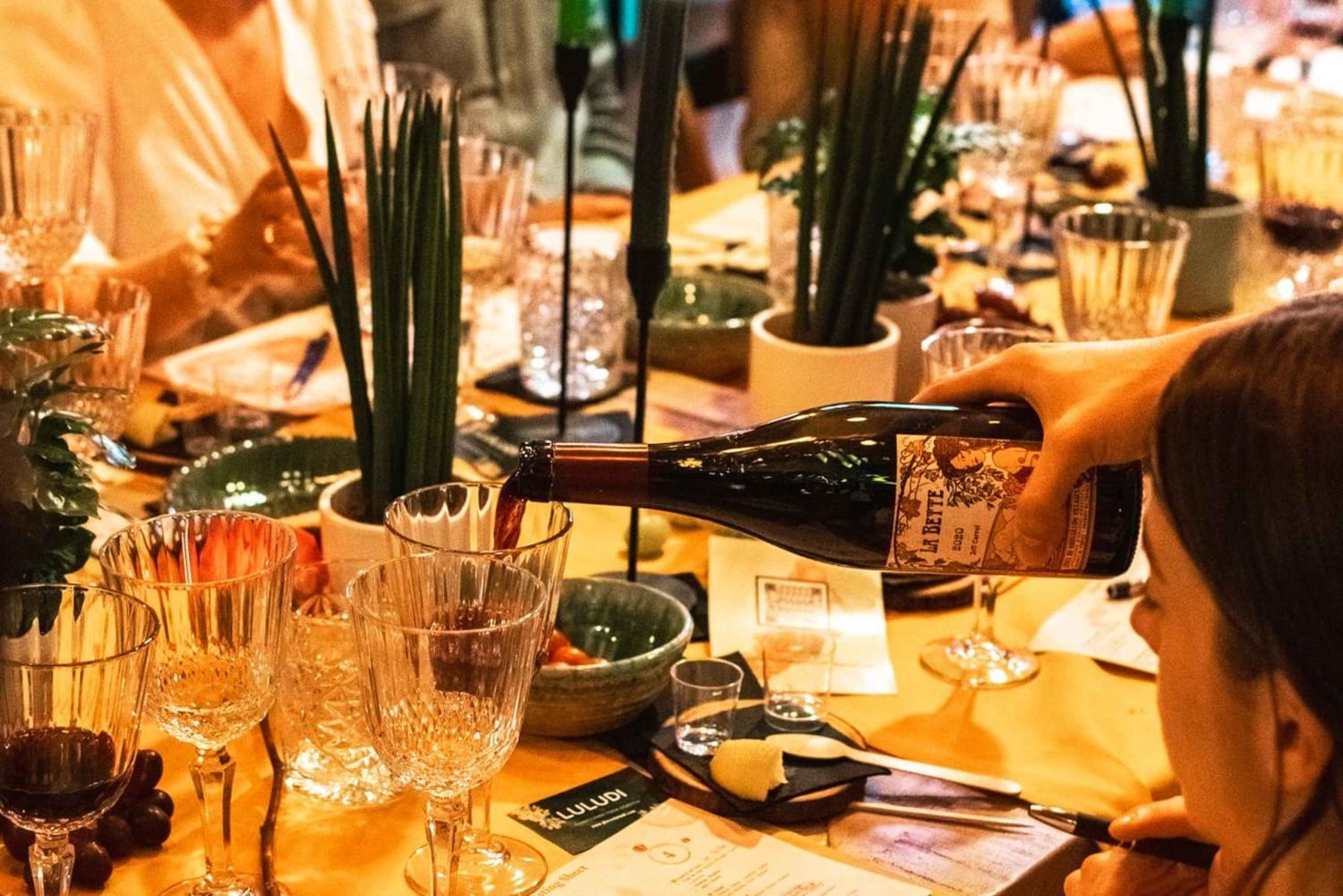 Madrid: Sensorische Weinverkostung + Blumenarrangement inklusive