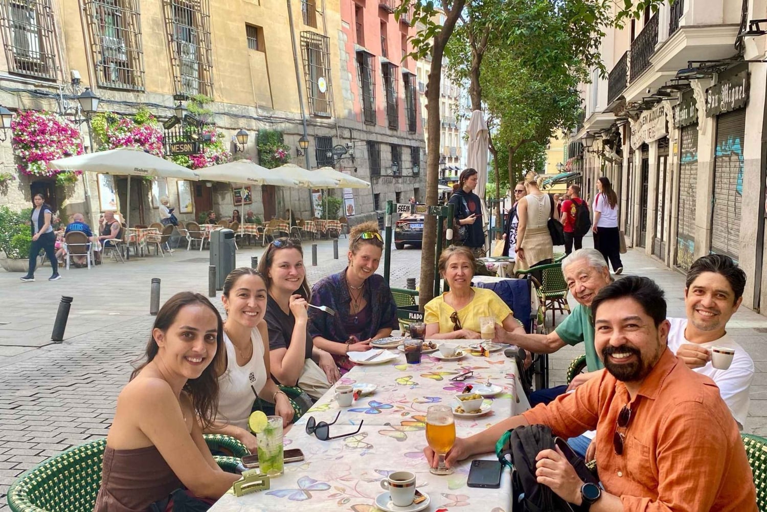 Madrid: Small Group Tour with Tapas & Drinks