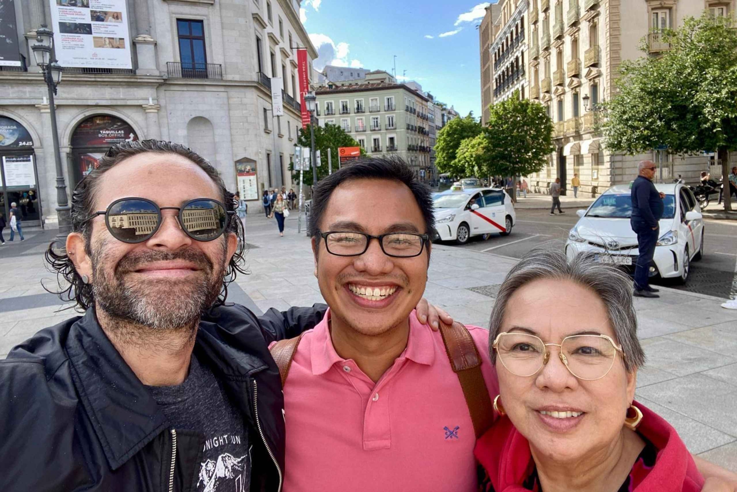 Madrid: Small Group Tour with Tapas & Drinks