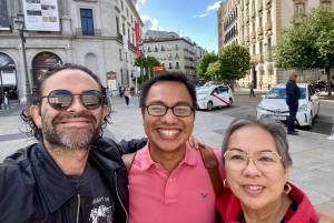 Madrid: Small Group Tour with Tapas & Drinks