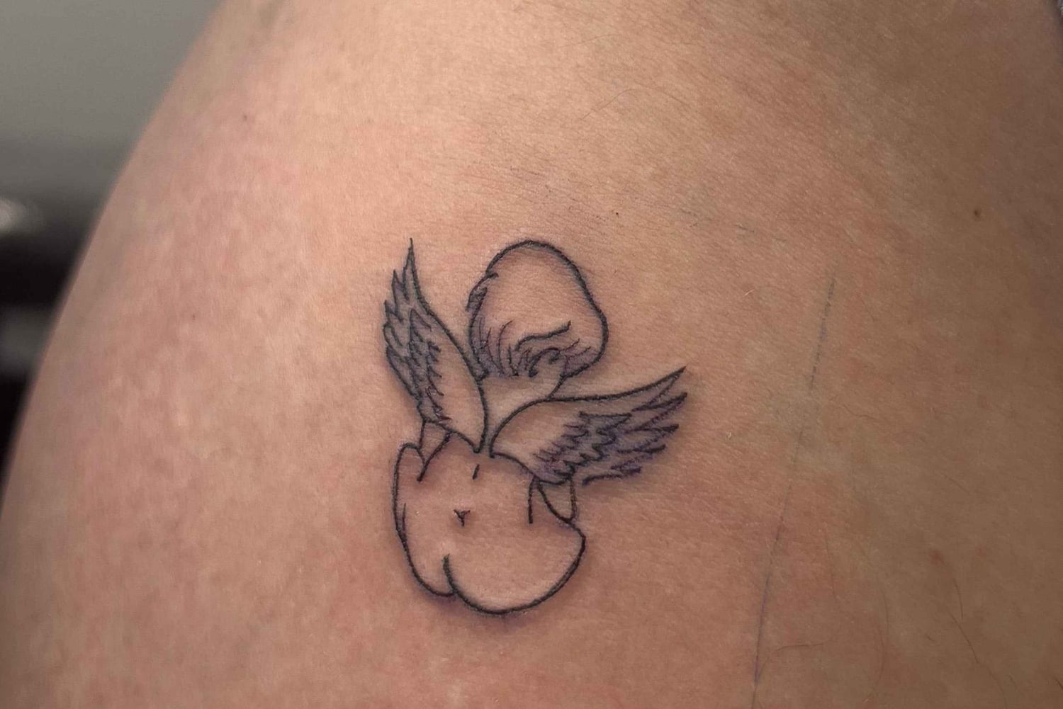 MADRID: KLEINES TATTOO IN EINEM PROFESSIONELLEN STUDIO