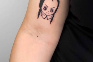 MADRID: KLEINES TATTOO IN EINEM PROFESSIONELLEN STUDIO