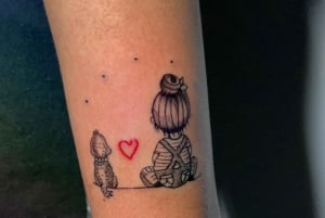 MADRID: KLEINES TATTOO IN EINEM PROFESSIONELLEN STUDIO