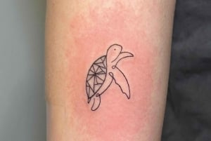 MADRID: KLEINES TATTOO IN EINEM PROFESSIONELLEN STUDIO