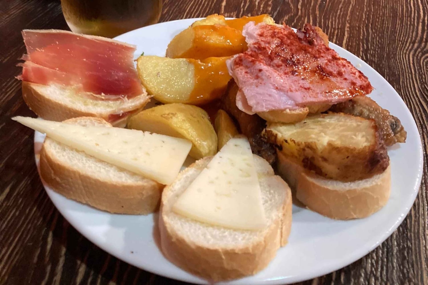 Madrid: tour del Rastro di domenica, jazz jam e tapas con birra