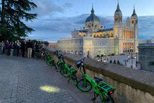 Madrid: cykeltur med solnedgång och nattljus
