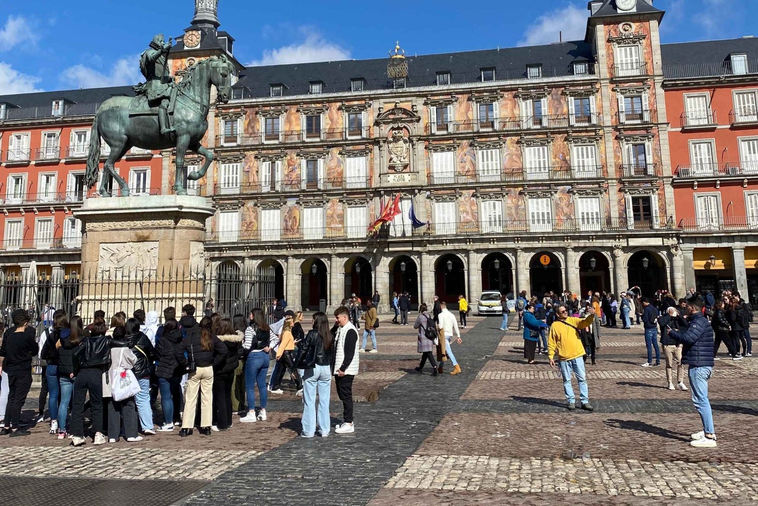 Madrid: take a stroll through the Barrio de los Austrias, with an optional visit to the Prado Museum