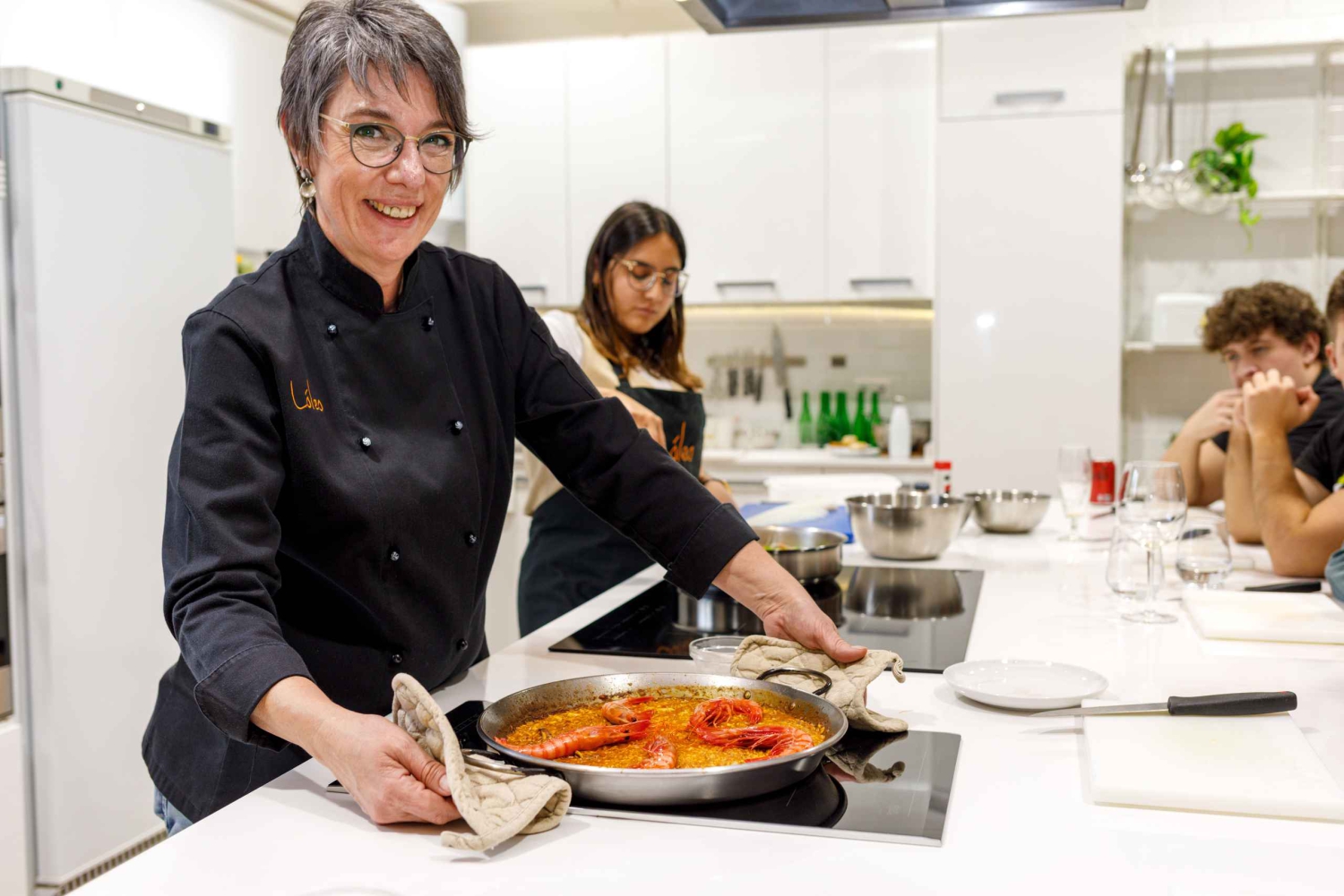 Madrid: Clase de Cocina de Tapas y Paella con un Chef Experto