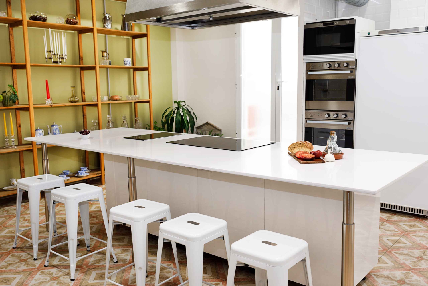 Madrid: Clase de Cocina de Tapas y Paella con un Chef Experto