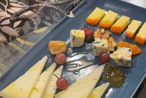 Madrid: tour de tapas y vino con visita a una azotea