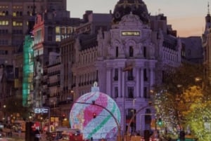 Madrid: Die große Tour der Weihnachtslichter mit Tuk Tuk Zero. 1h 30min