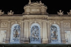 マドリード：Tuk Tuk Zeroで楽しむクリスマスライトのグランドツアー。1時間30分