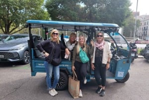 マドリード：Tuk Tuk Zeroで楽しむクリスマスライトのグランドツアー。1時間30分