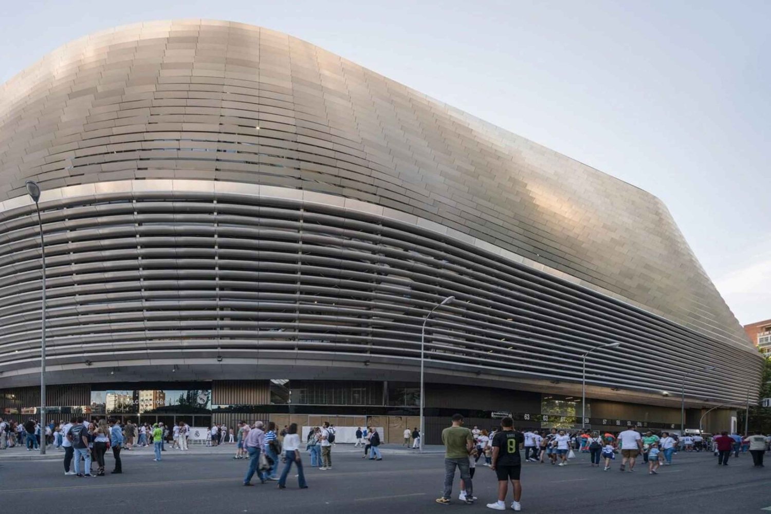 Madrid: Tour with Tuk Tuk Zero: Bernabéu and the Golden Mile. 1h 15min