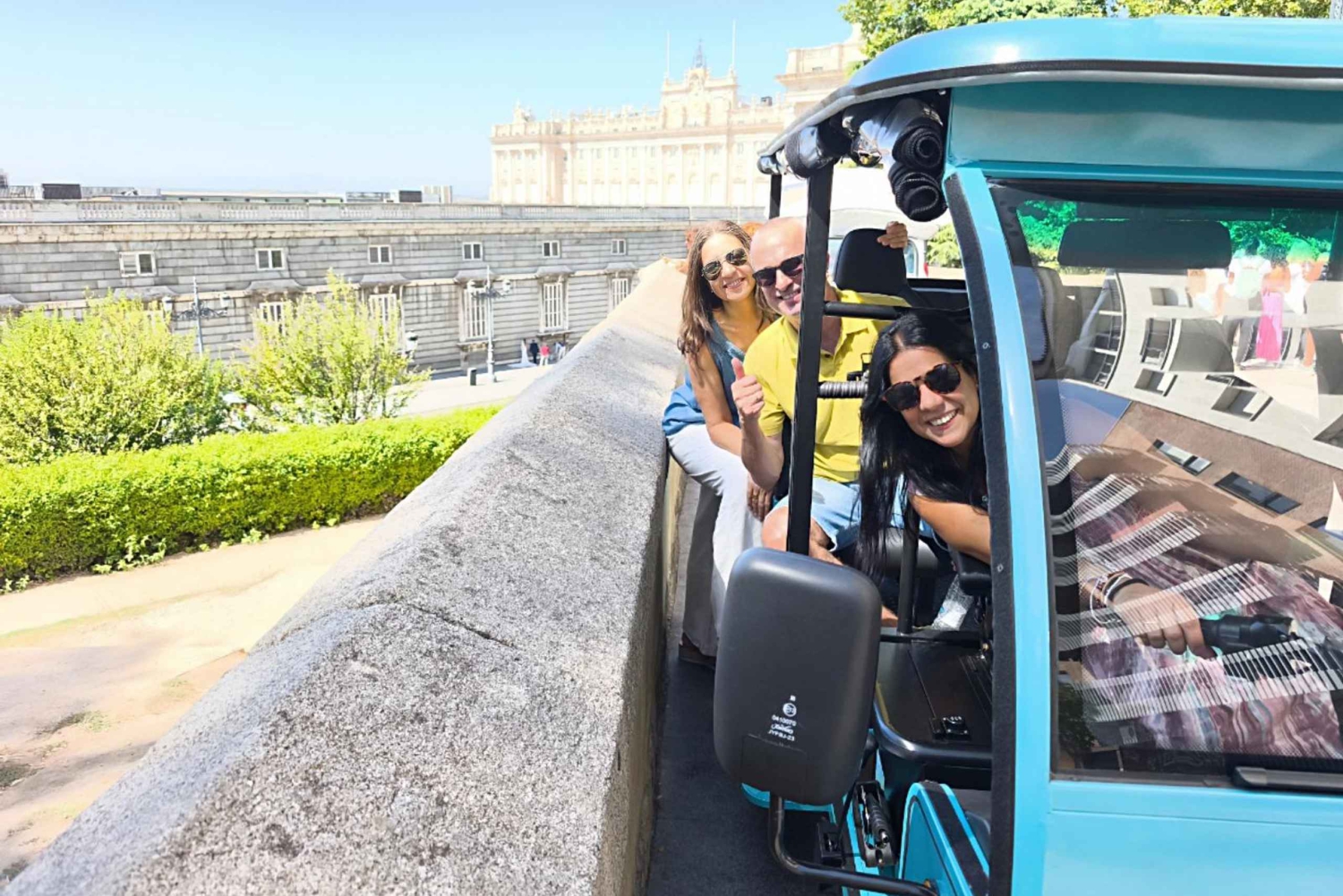 Madrid: Tur med Tuk Tuk Zero Historiska hjärtat och Gran Vía. 1 timme 15 minuter