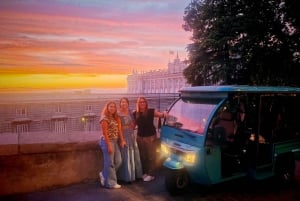 Madrid: Tur med Tuk Tuk Zero Historiska hjärtat och Gran Vía. 1 timme 15 minuter