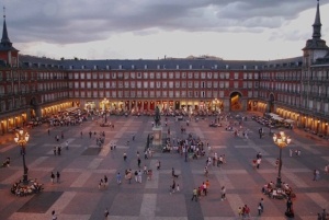 Madrid: Tur med Tuk Tuk Zero Historiska hjärtat och Gran Vía. 1 timme 15 minuter