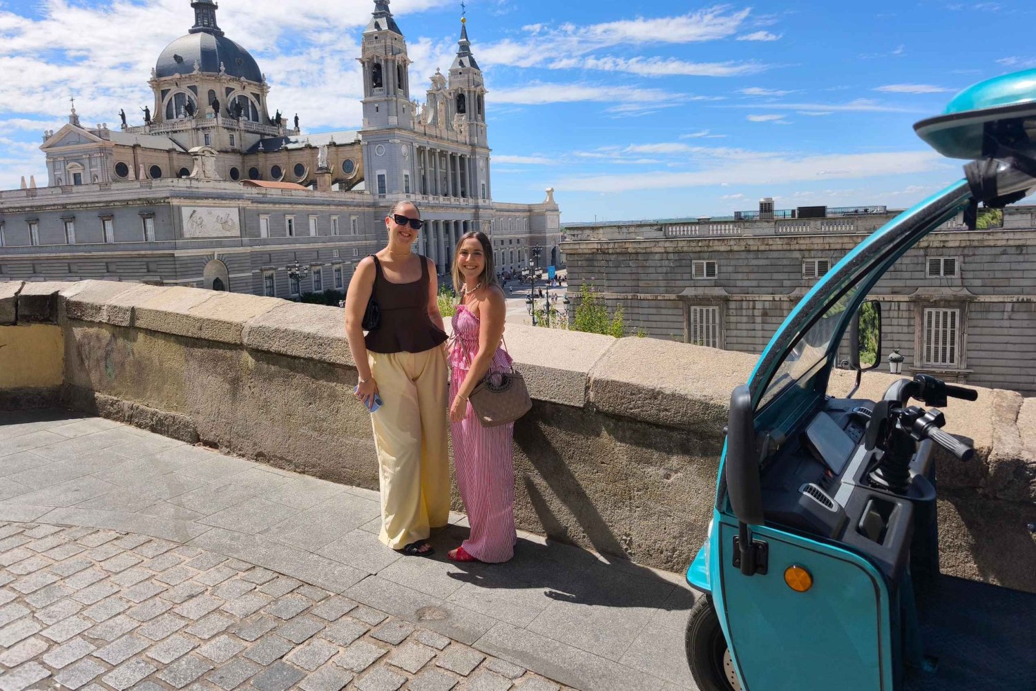 Madrid: Tour met Tuk Tuk Zero Historisch Hart en Gran Vía. 1u 15min