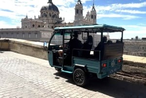 Madrid: Tuk Tuk Zero -retki historialliseen sydämeen ja Gran Vía -kadulle. 1 t 15 min