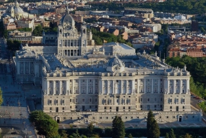 Madrid: Tuk Tuk Zero -retki historialliseen sydämeen ja Gran Vía -kadulle. 1 t 15 min