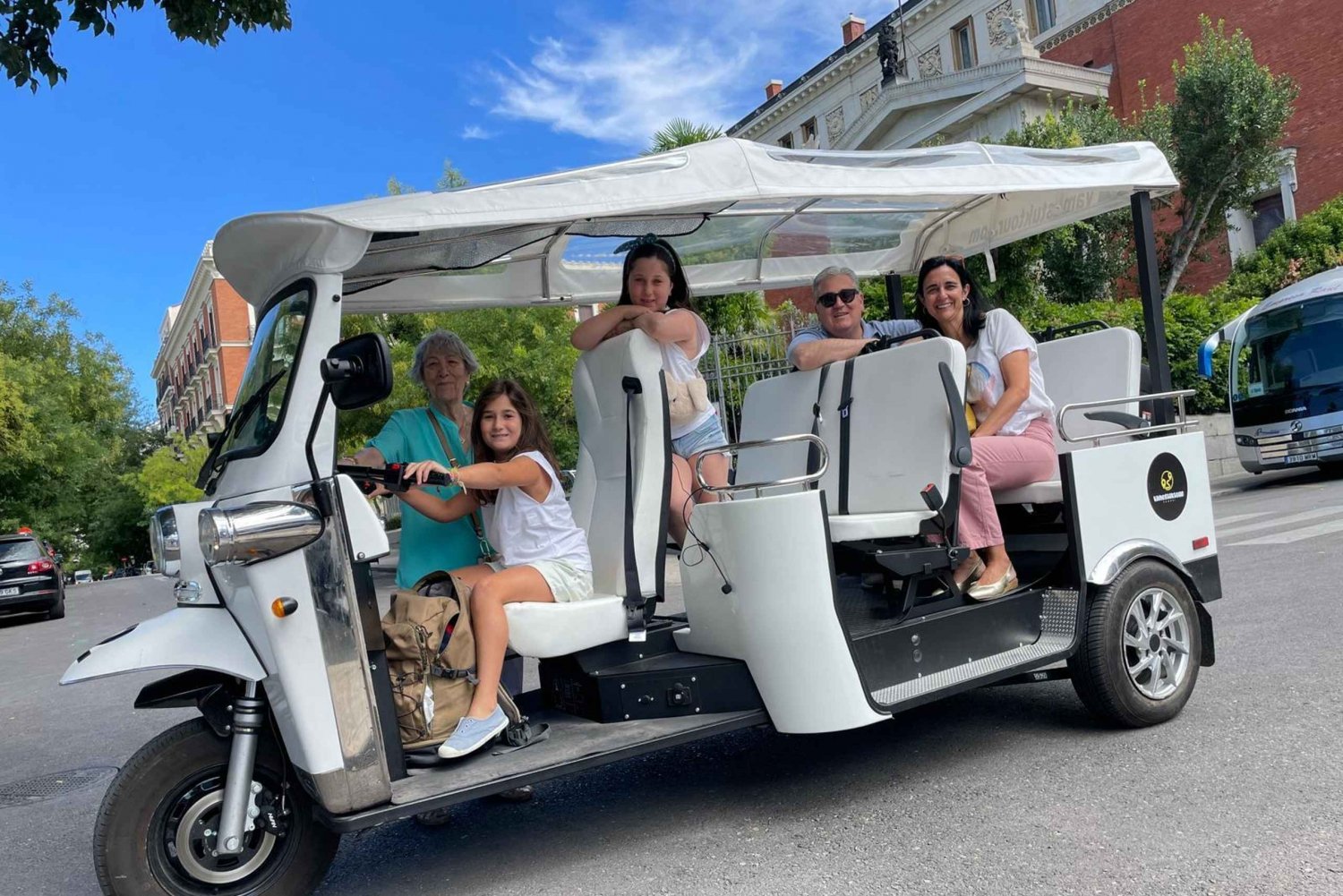 Madrid: Vamos TukTuk Tourin yksityinen kaupunkikierros.