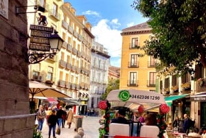 Madrid: Experiencia TukTuk Tour con Decoración de Feria Española